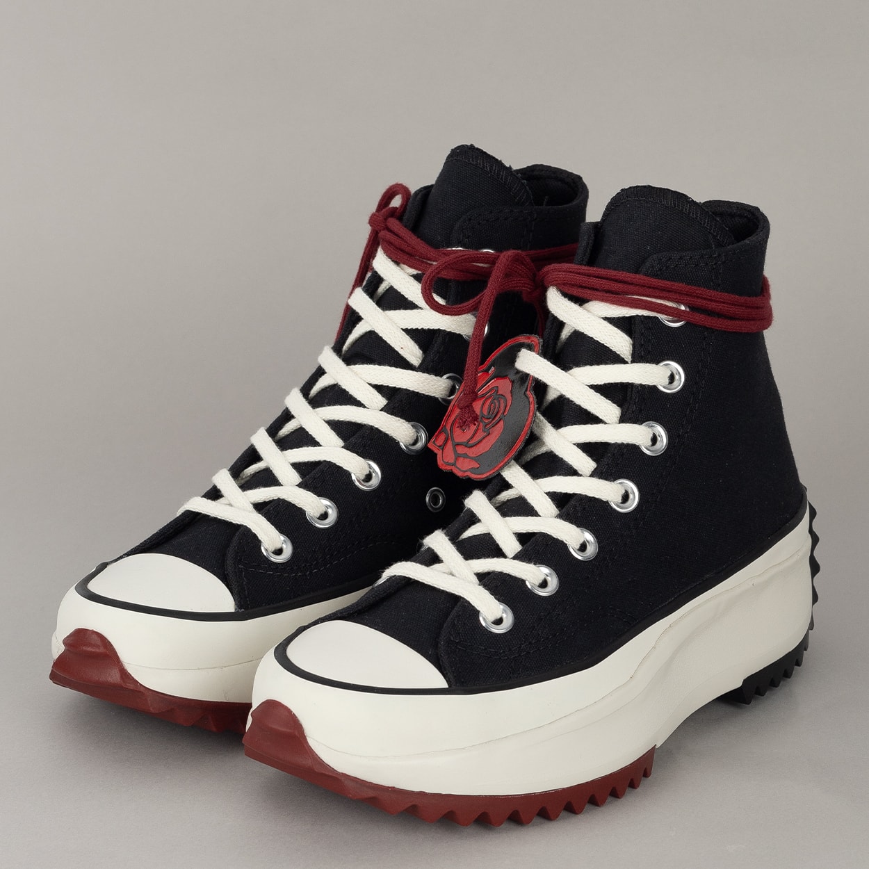 Tênis Converse Run Star Hike Hi Love Me Not Preto Vermelho CO06250001 Tênis Converse Run Star Hike Hi Love Me Not Preto Vermelho CO06250001