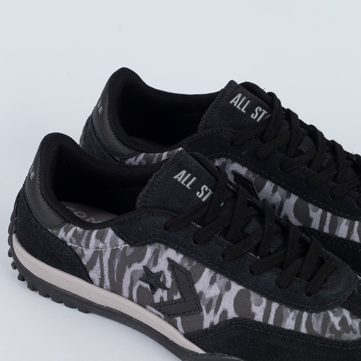 Tênis Converse Run Star Trainer Ox Animal Preto Preto Creme Lilas