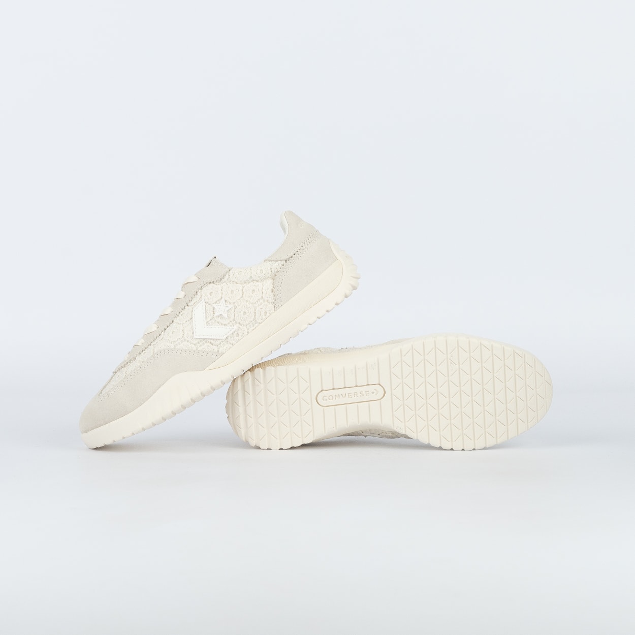 Tênis Converse Run Star Trainer Ox Floral Crochet Egret A17035C