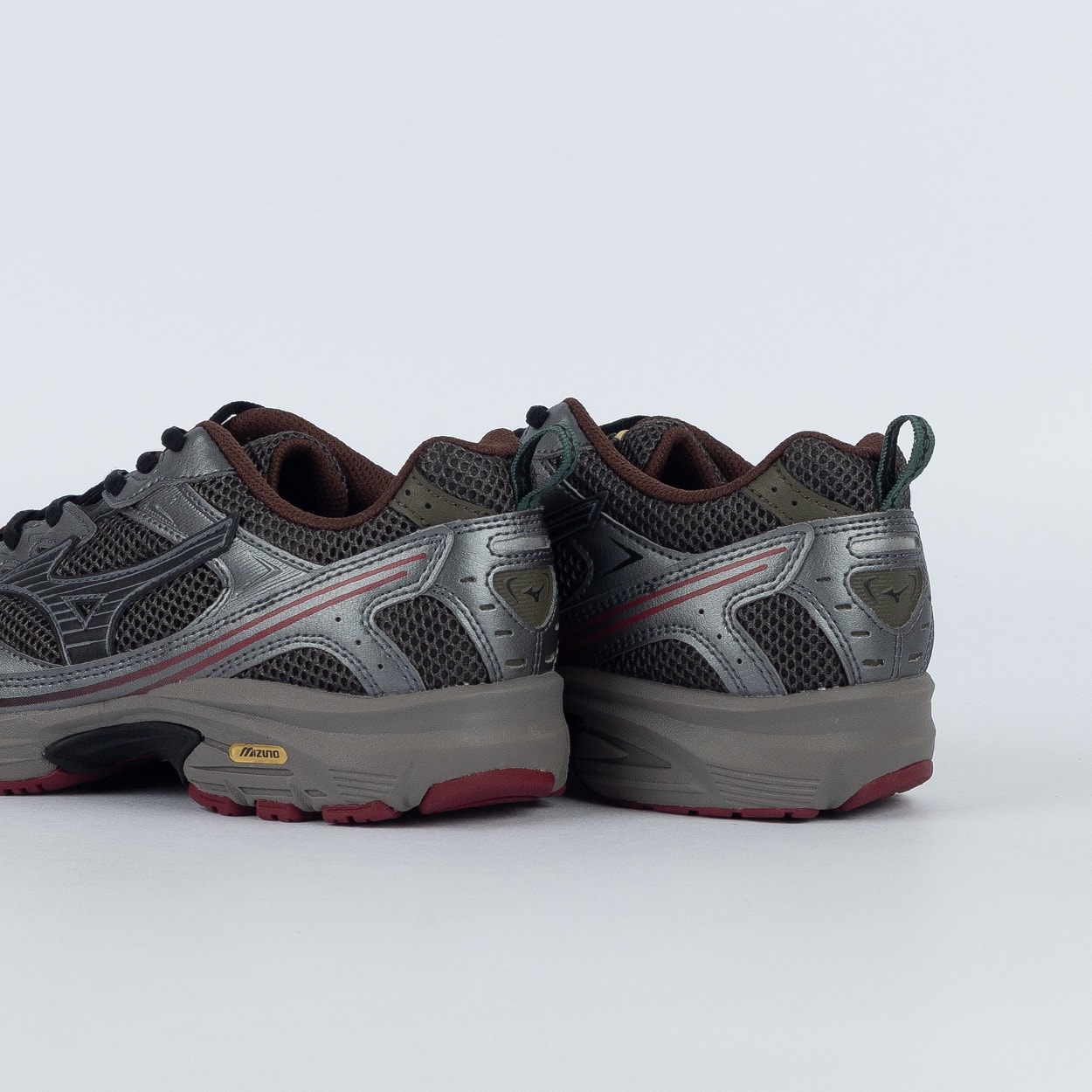 Tênis Mizuno MZR LS Original Preto Prata Bordo