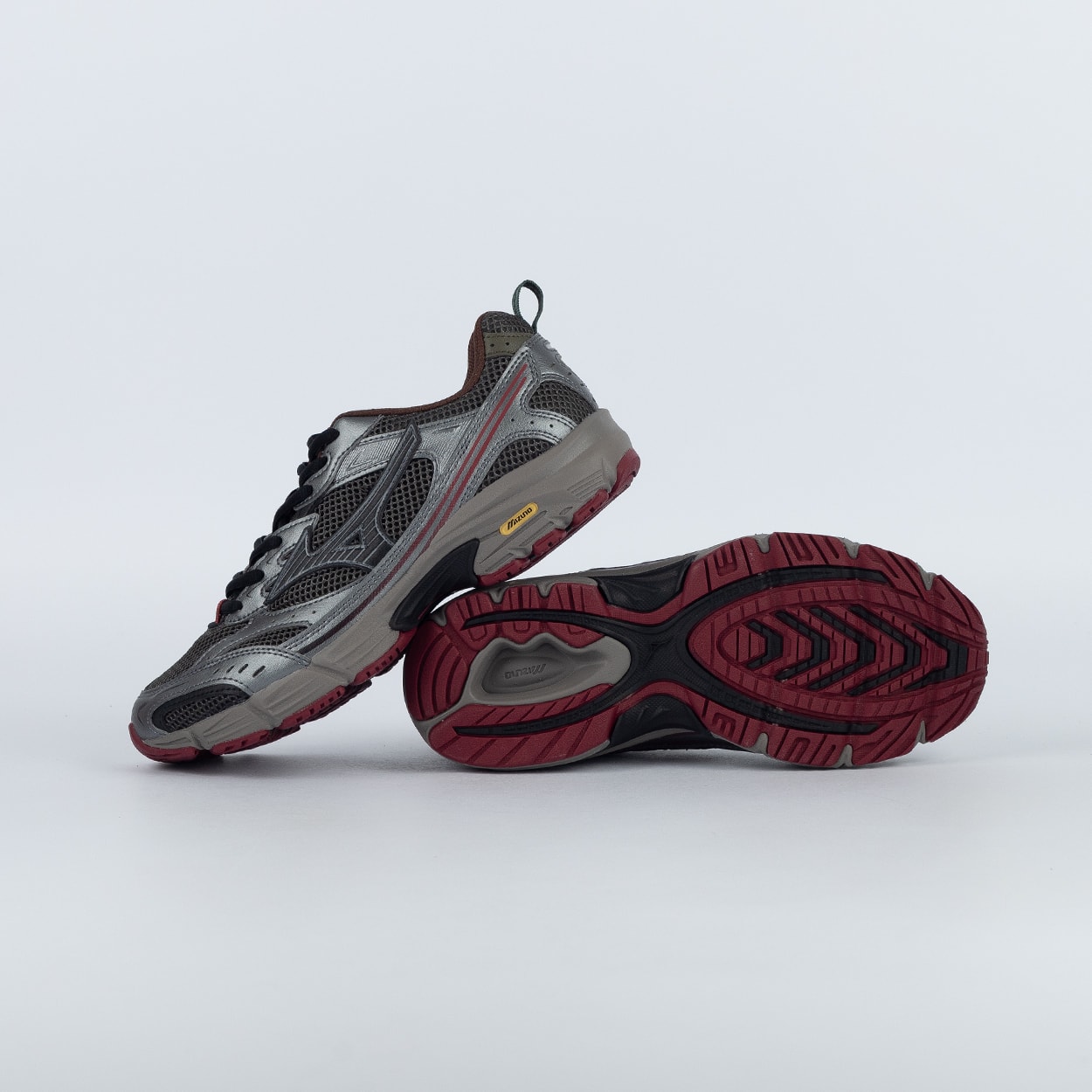 Tênis Mizuno MZR LS Original Preto Prata Bordo