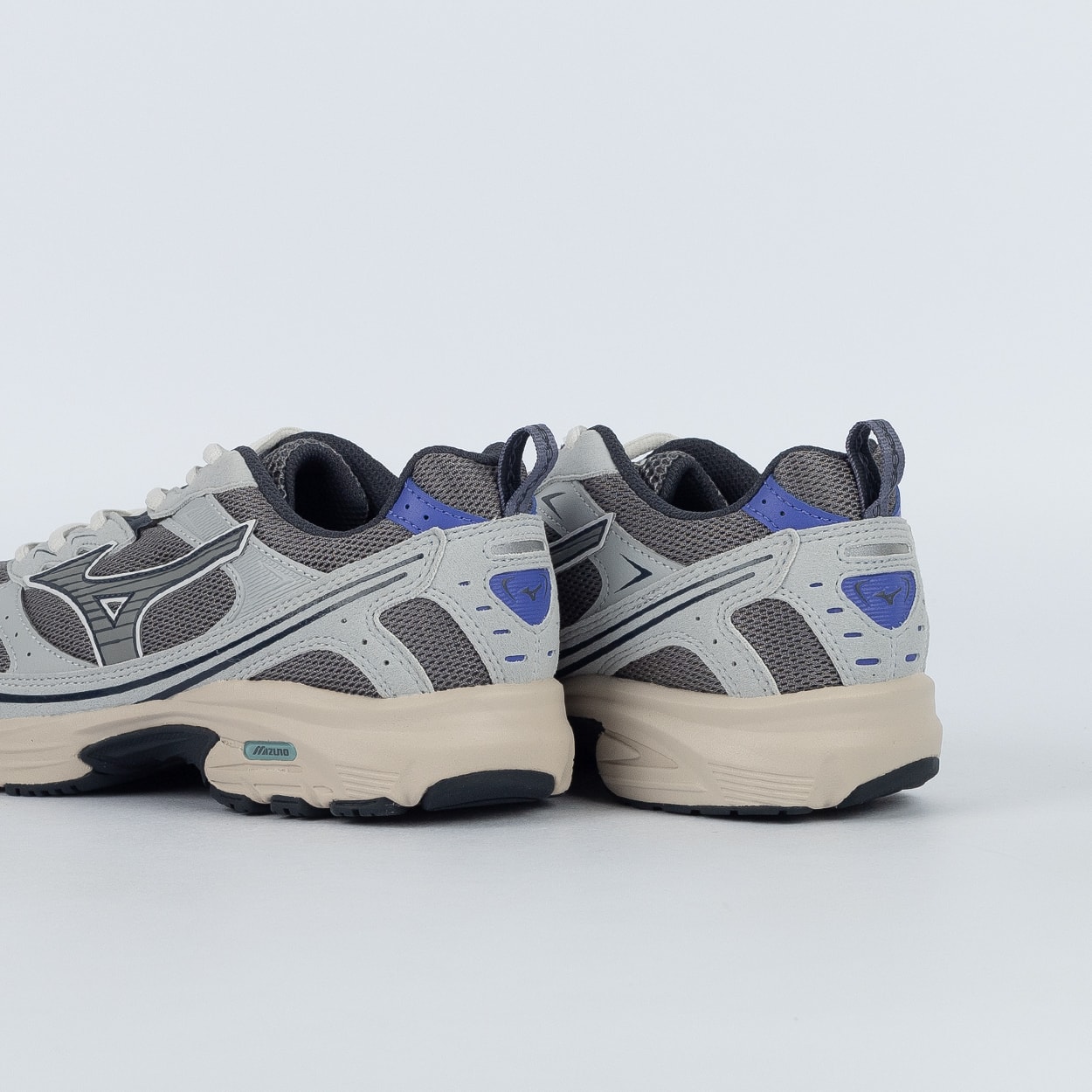 Tênis Mizuno MZR LS Premium Grafite Cinza Claro