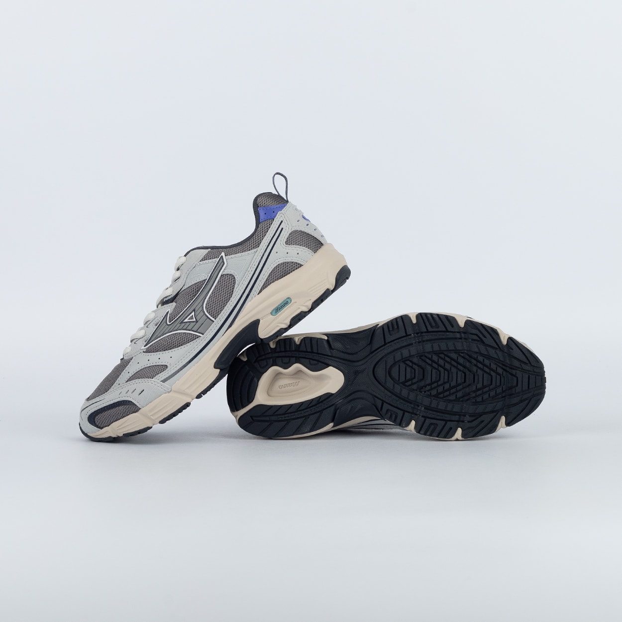 Tênis Mizuno MZR LS Premium Grafite Cinza Claro