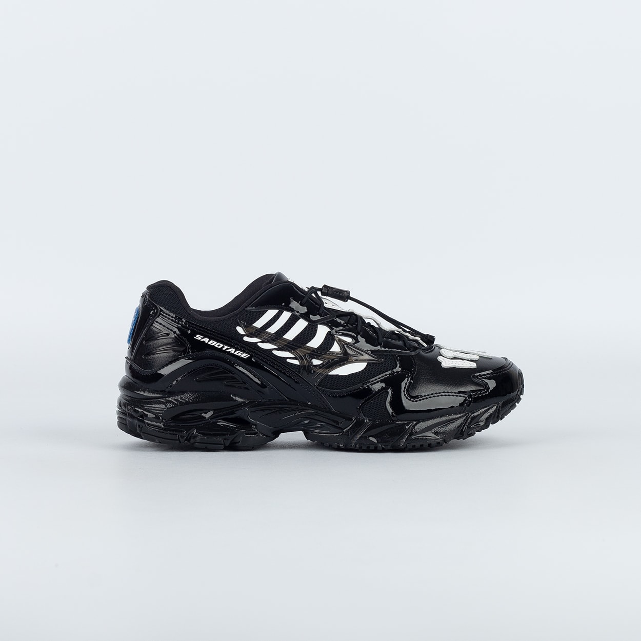 Tênis Mizuno Wave Rider 10 X Mr. Sabotage (SBTG) Preto Branco