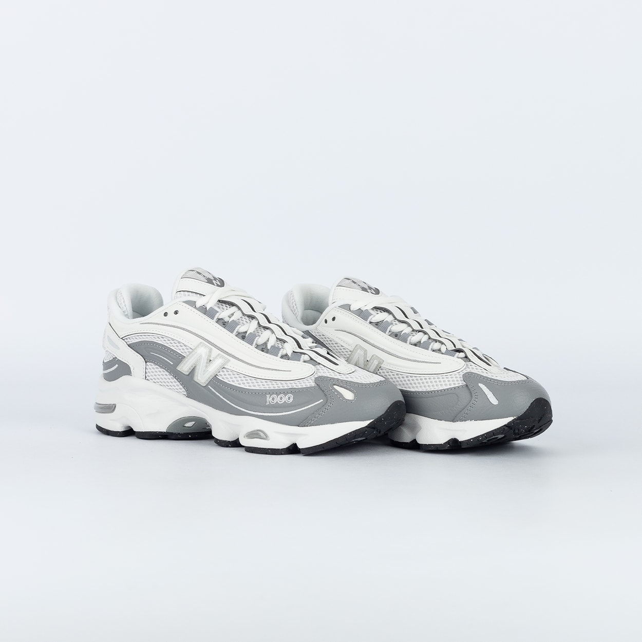 WA100点　V100点　シネ・クア・ノン／E（イー）グルナッシュ　2015年 Tênis New Balance 1000 Cinza Cinza Claro U10004NO
