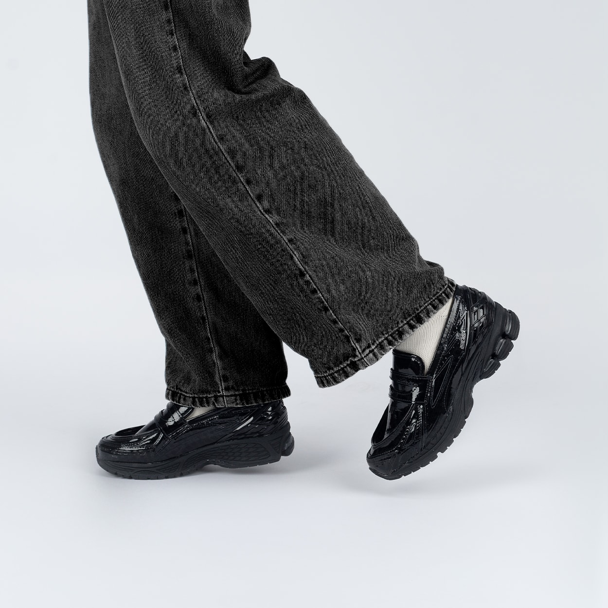 Tênis New Balance 1906L Loafer Preto Shine U1906LCR