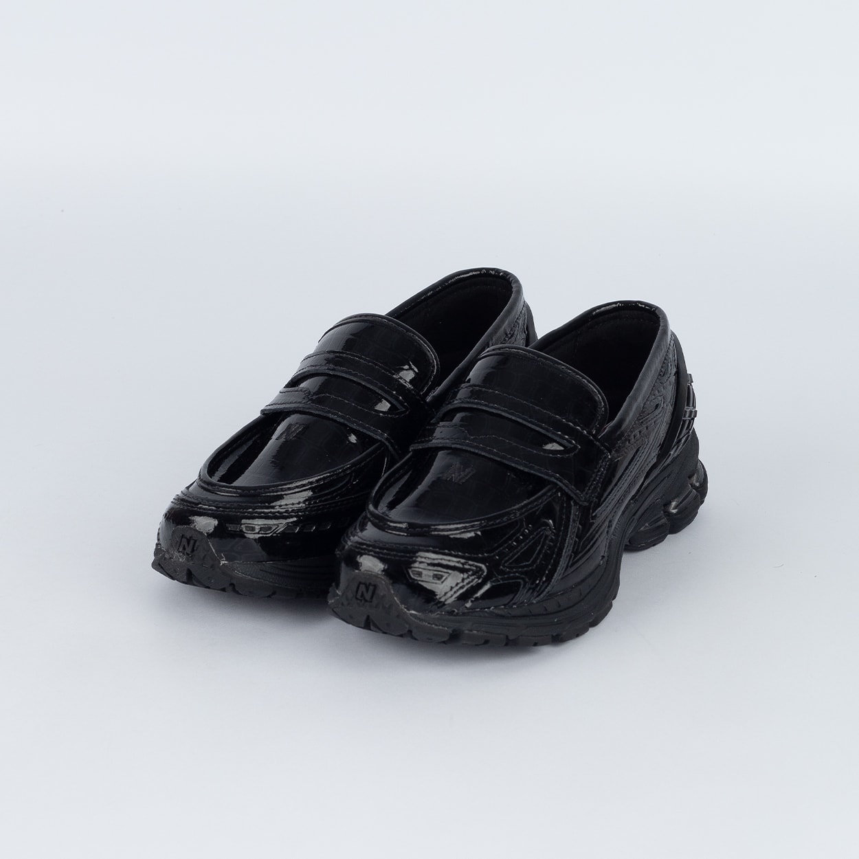 Tênis New Balance 1906L Loafer Preto Shine U1906LCR