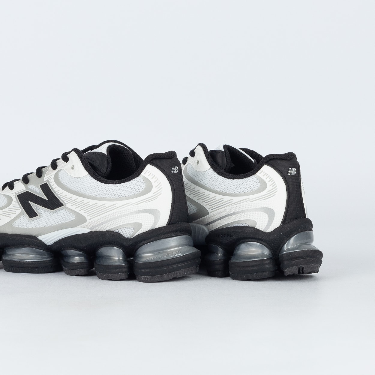 Tênis New Balance 2000 Abzorb Preto Branco U20007TW