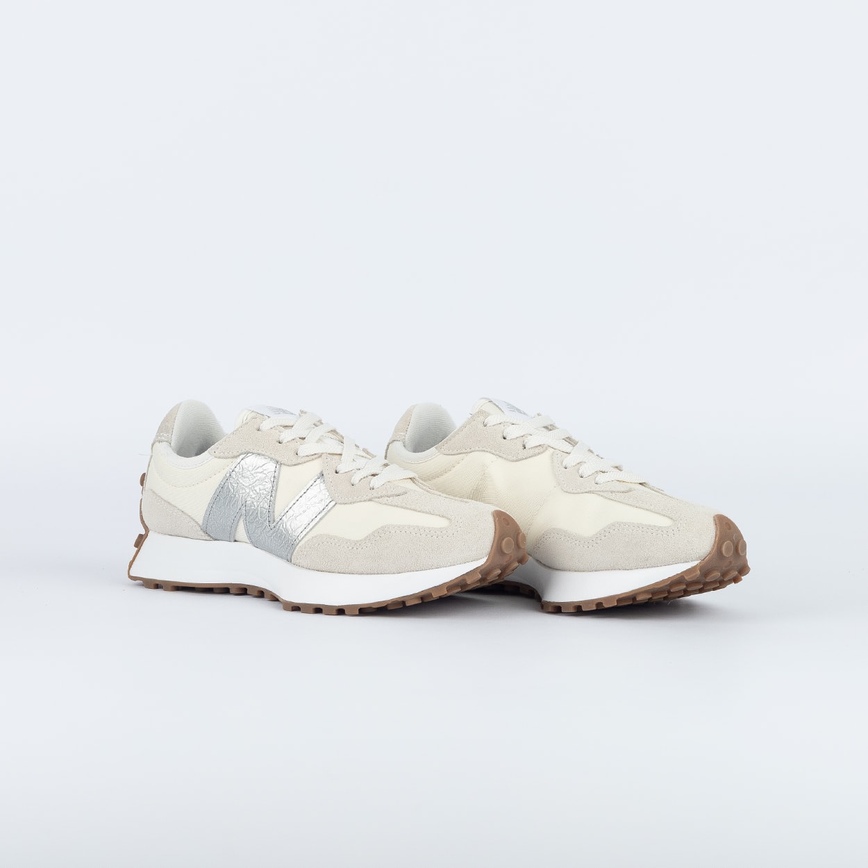 Tênis New Balance 327 V1 Branco Off Prata W327755