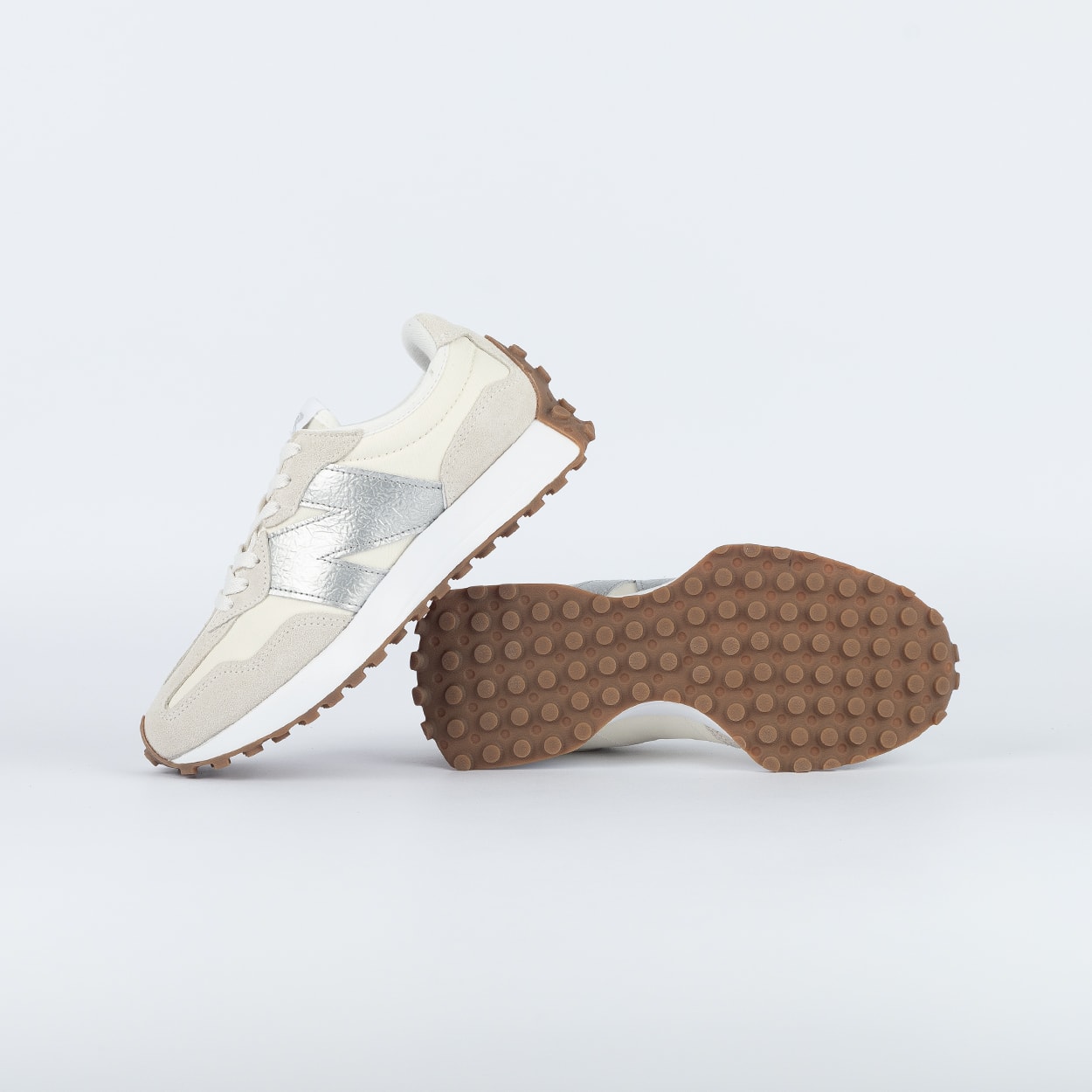 Tênis New Balance 327 V1 Branco Off Prata W327755