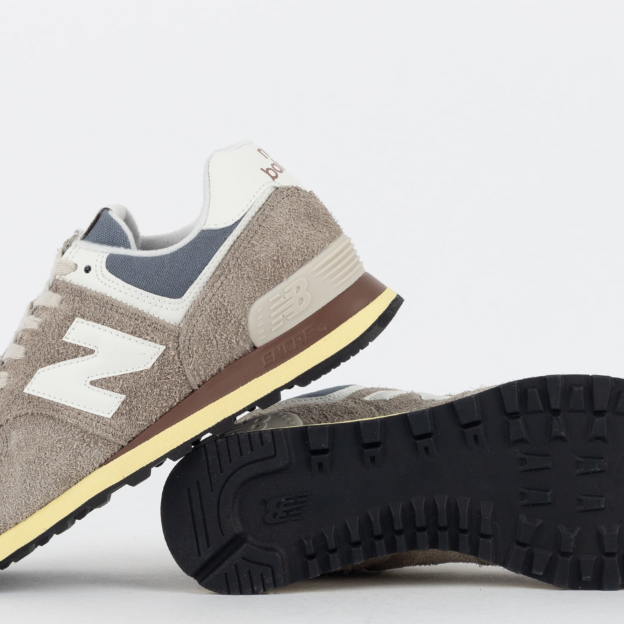 Tênis New Balance 574 V2 Bege Marinho U574TK2