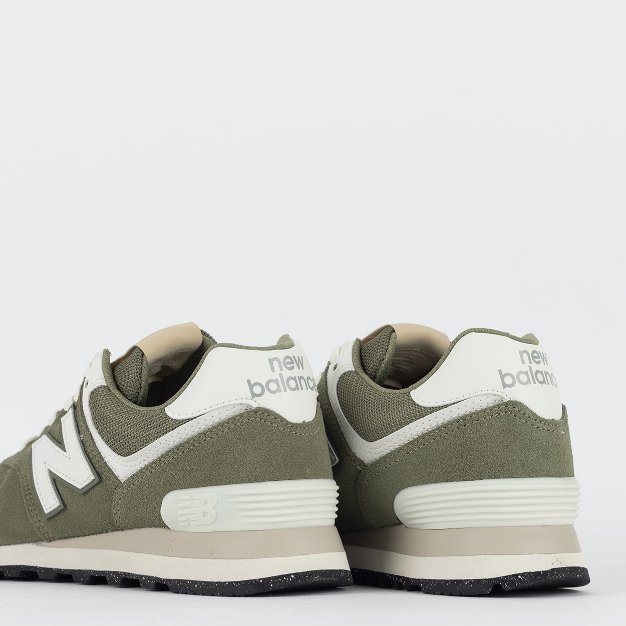 Tênis New Balance 574 V2 Verde Musgo Branco U574TQ2