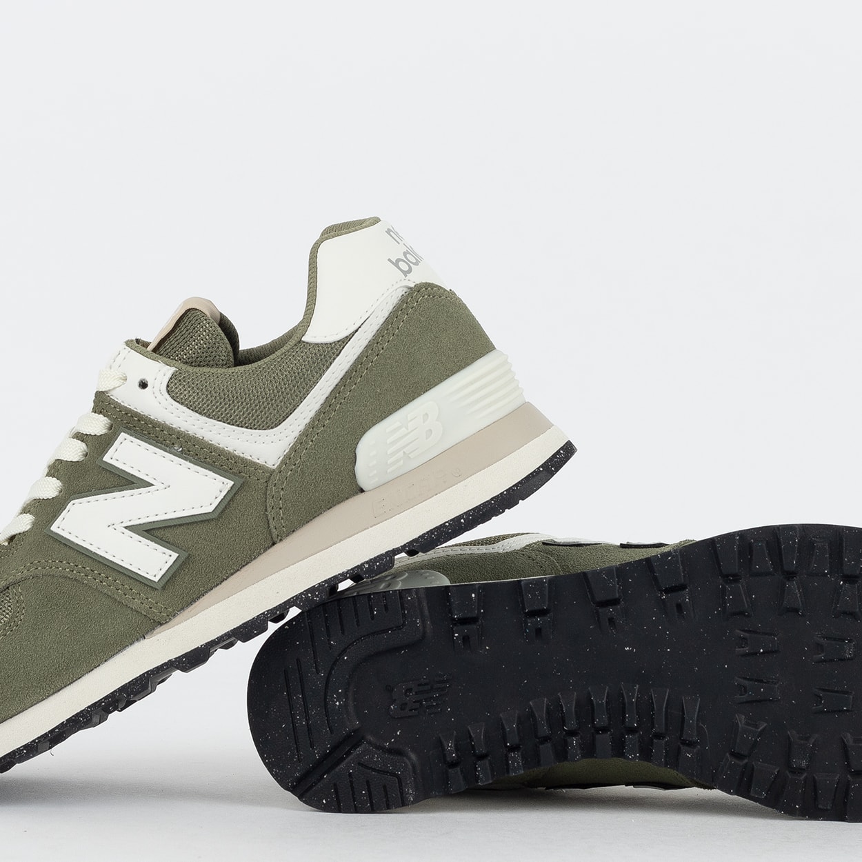 Tênis New Balance 574 V2 Verde Musgo Branco U574TQ2