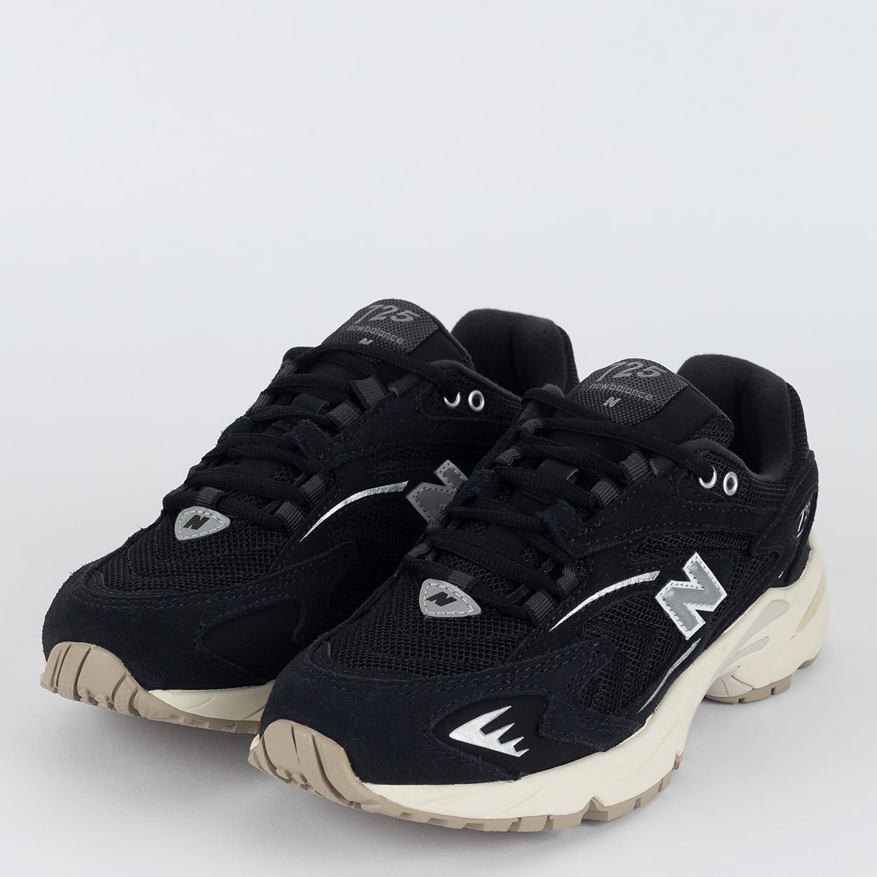 Tênis New Balance 725 Black Angora ML725BB
