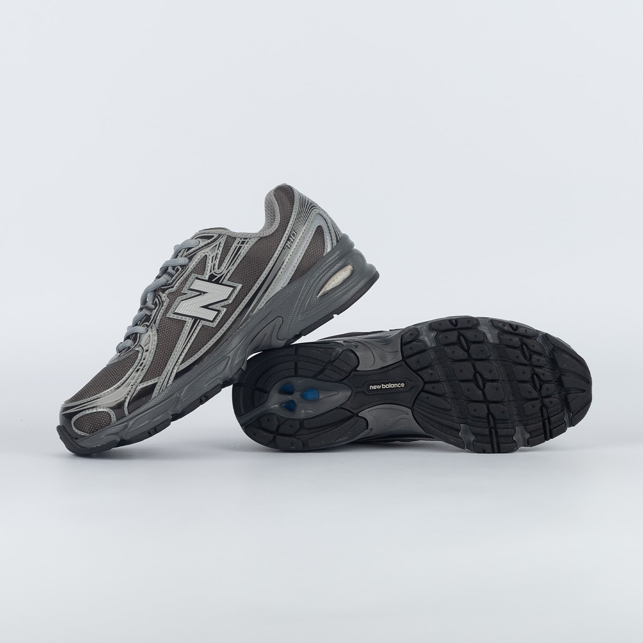 Tênis New Balance 740 Preto Metalizado Castlerock U7407YI
