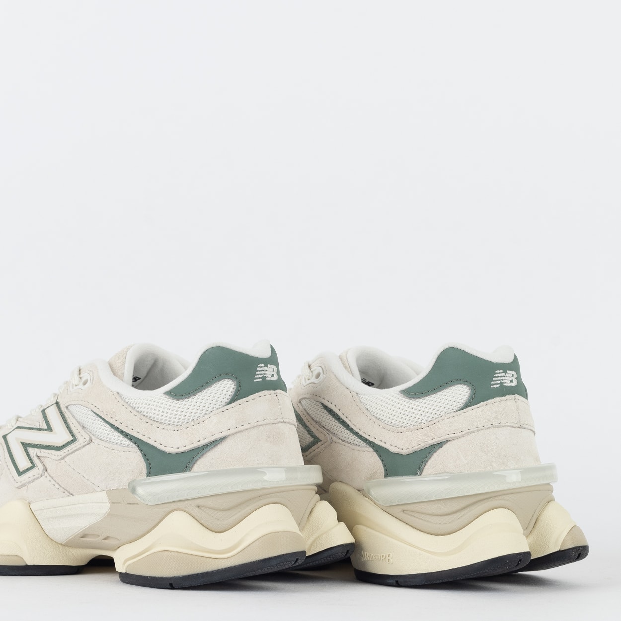 Tênis New Balance 9060 Branco Off Verde U9060EEI