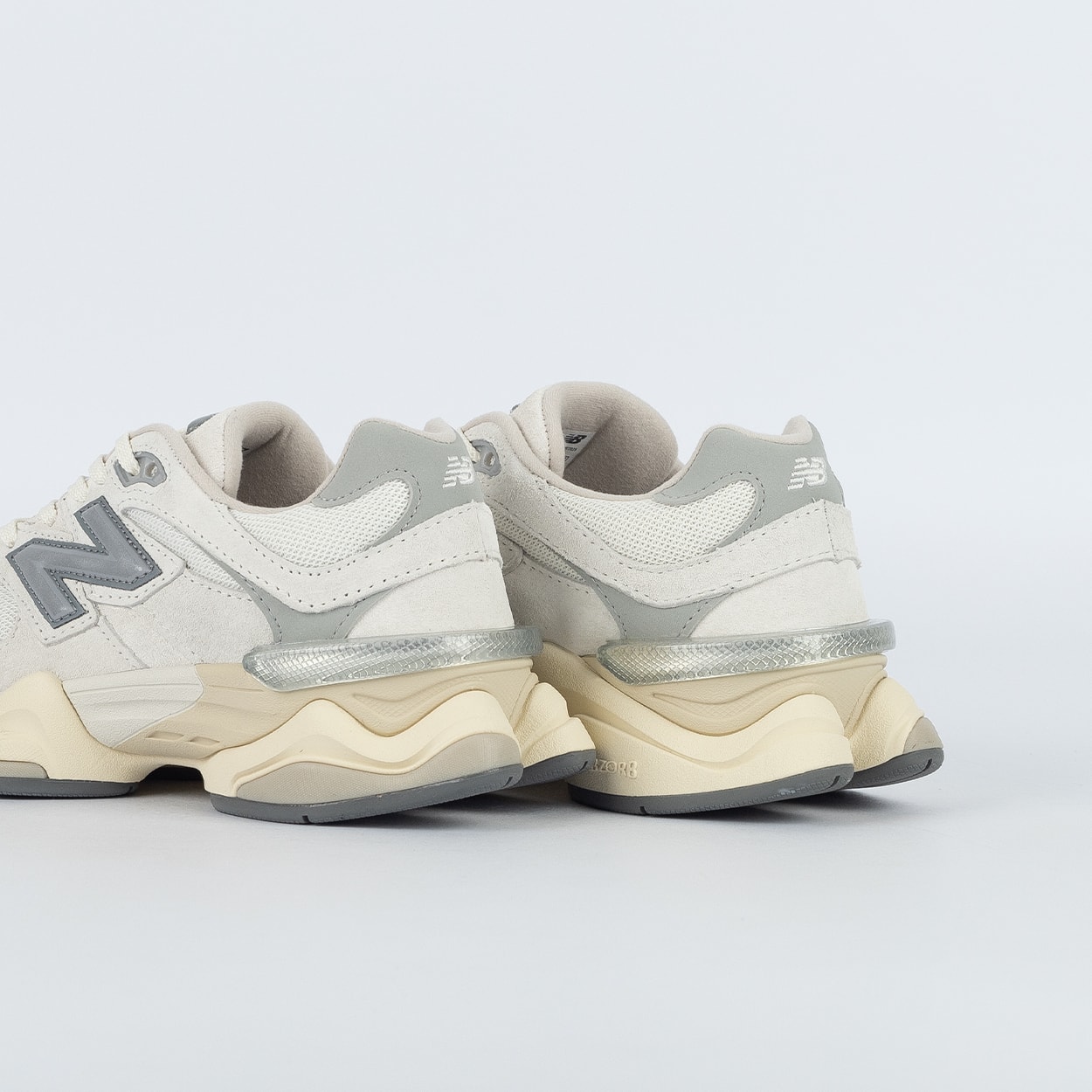 Tênis New Balance 9060 Branco Prata U9060ECA