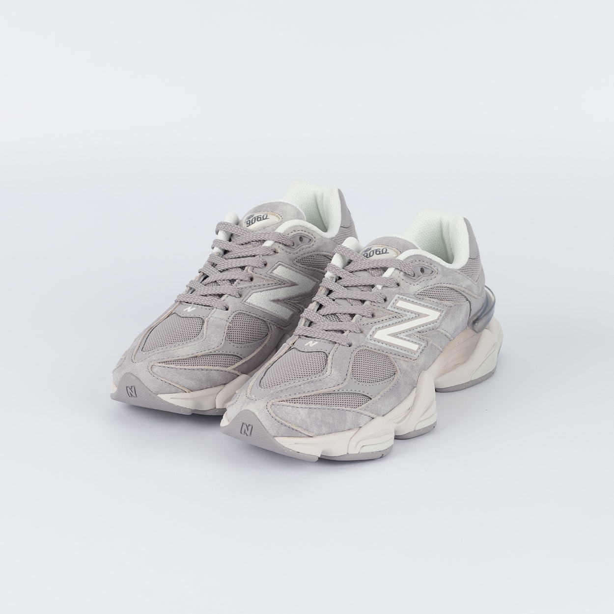 Tênis New Balance 9060 Cinza Bege Claro U906087O