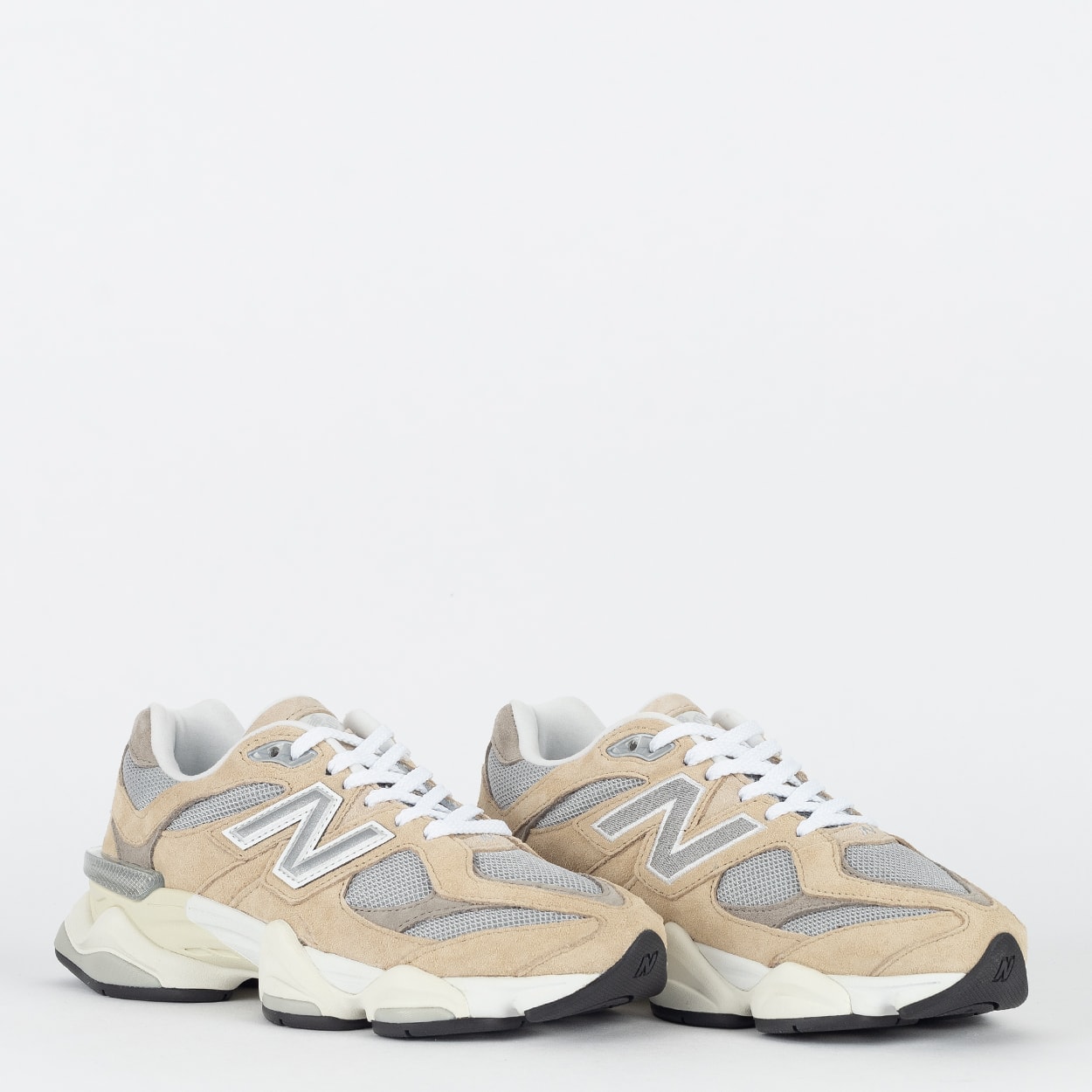 Tênis New Balance 9060 Marrom Claro Cinza Metalizado U9060LBD