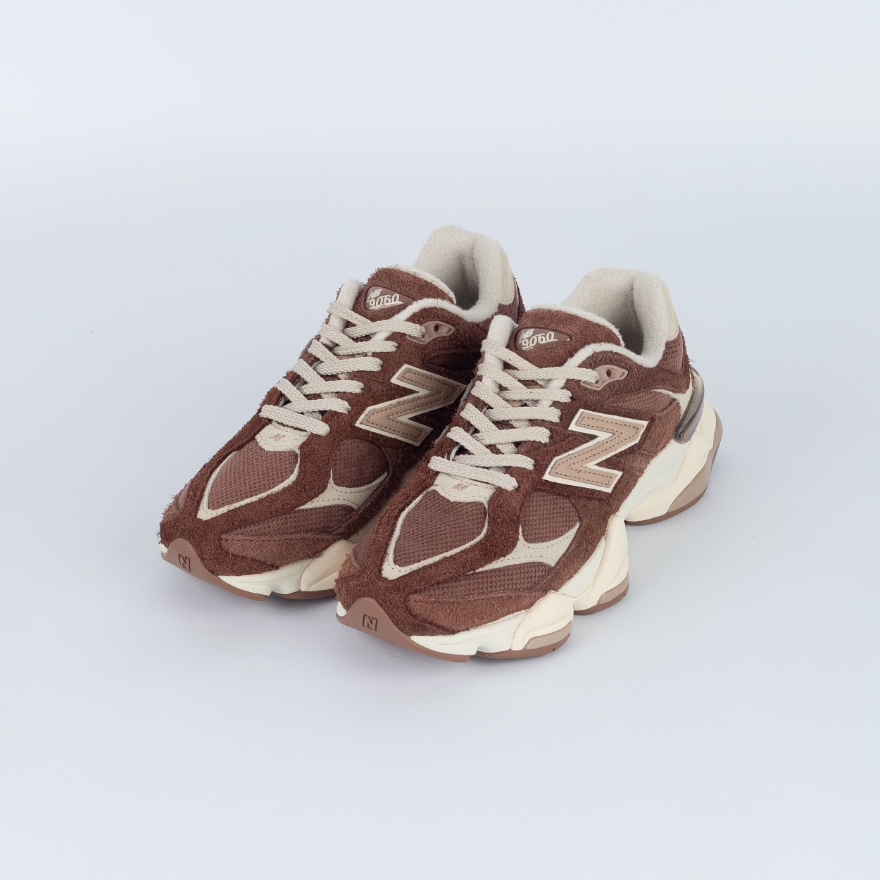 Tênis New Balance 9060 Marrom U9060CCC