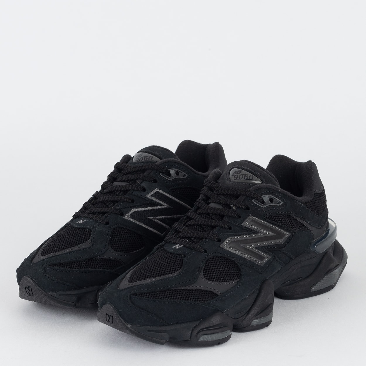 Tênis New Balance 9060 Preto Preto U9060ZGE