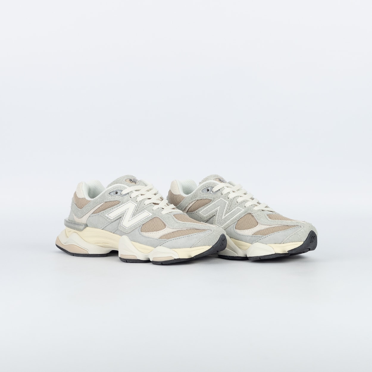 靴 new balance U9060E CA 24.0 Tênis New Balance 9060 Verde Acinzentado Bege U9060440