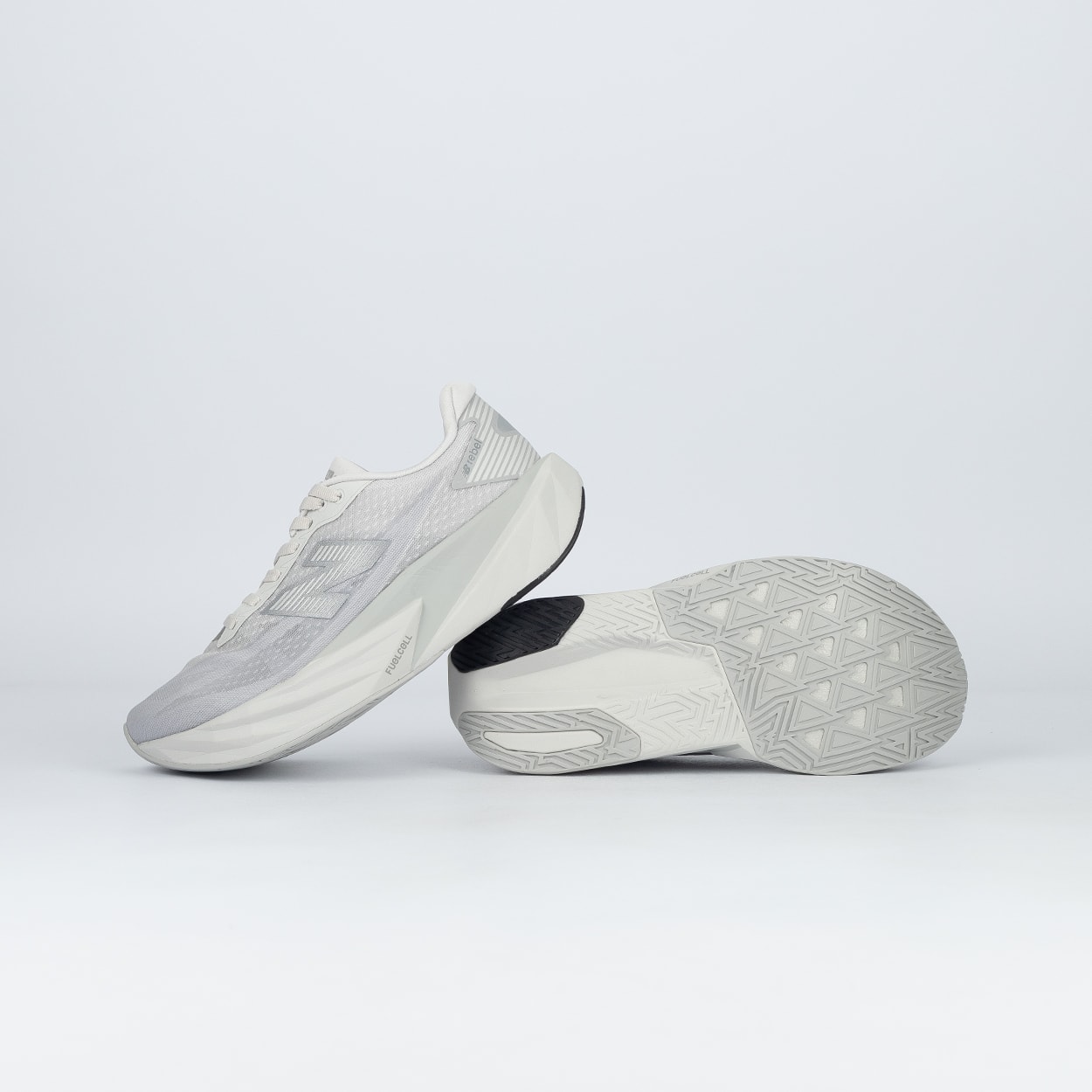 Tênis New Balance Fuelcell Rebel V5 Cinza Claro Prata WFCX6SN