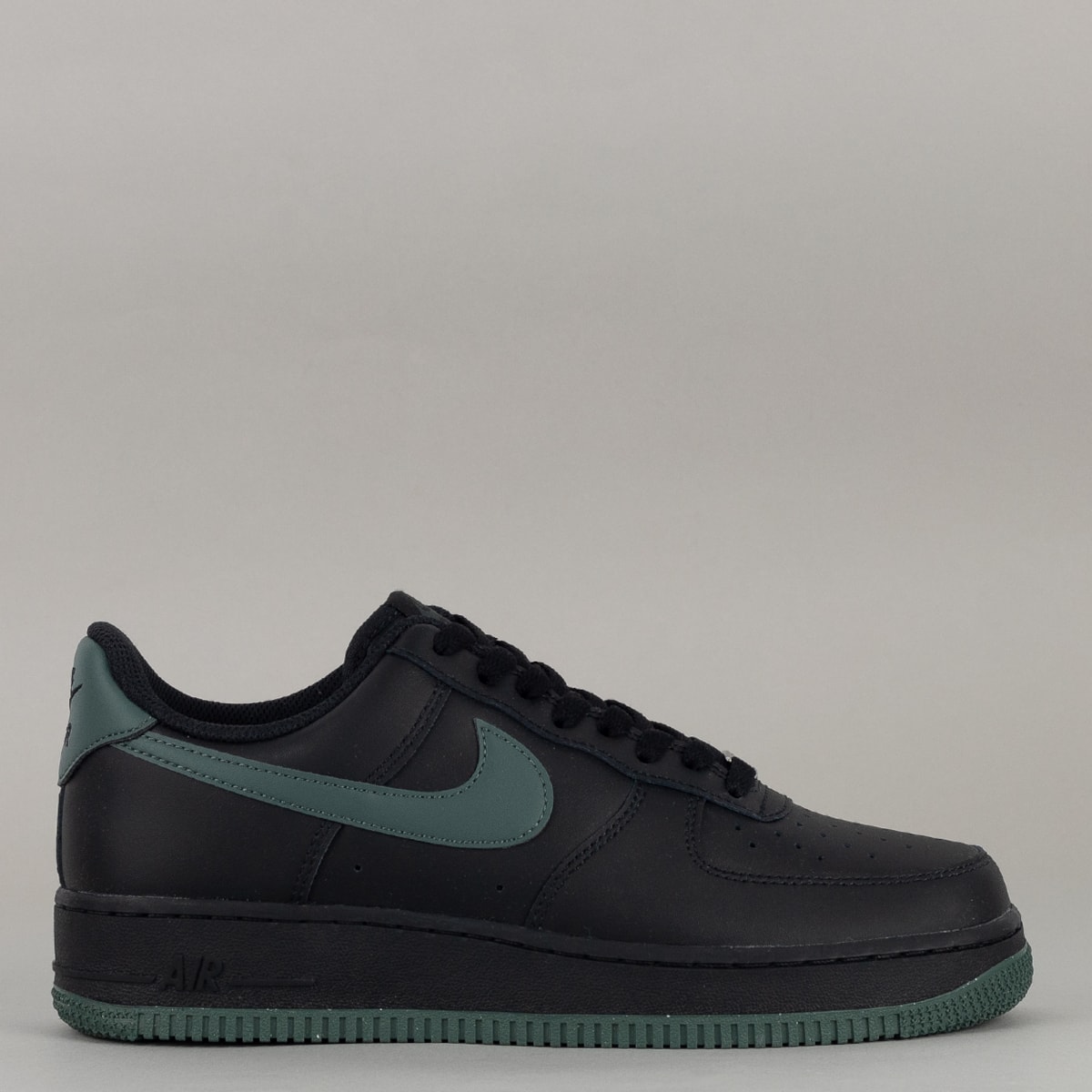 Tênis Nike Air Force 07 Black Vintage Green FJ4146-001