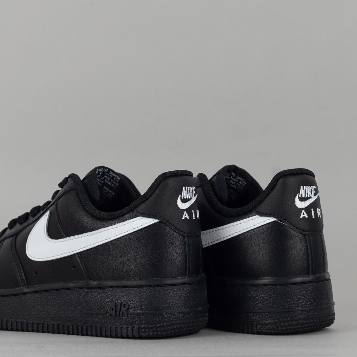 Tênis Nike Air Force 1 07 Black White FZ0627-010