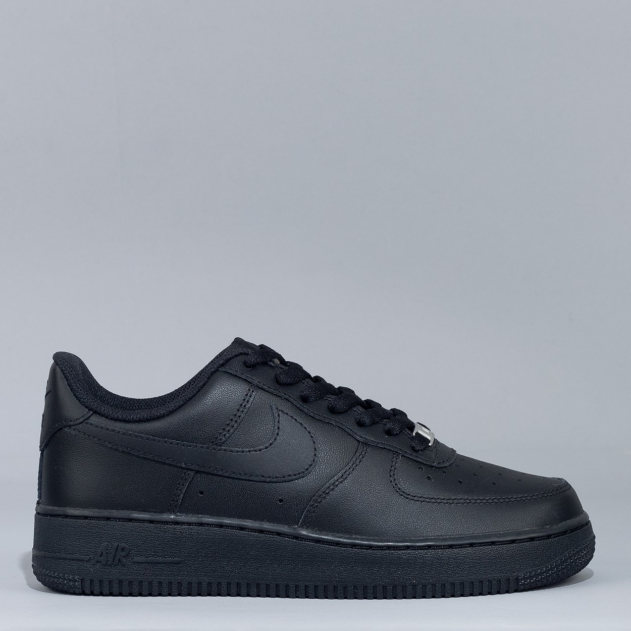 Nike air force 1 preto hot sale solado bege