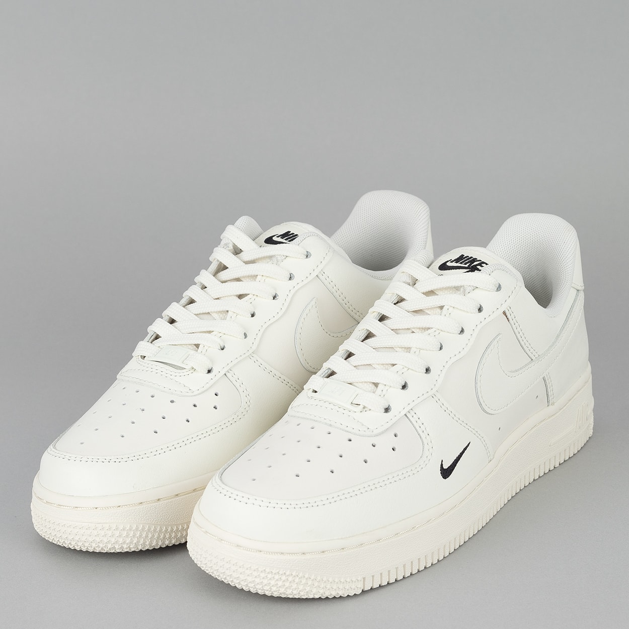 Tênis Nike Air Force 1 07 Sail HF1058-133