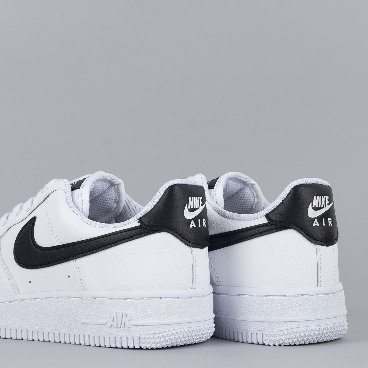 Nike air force 1 best sale black and white tick