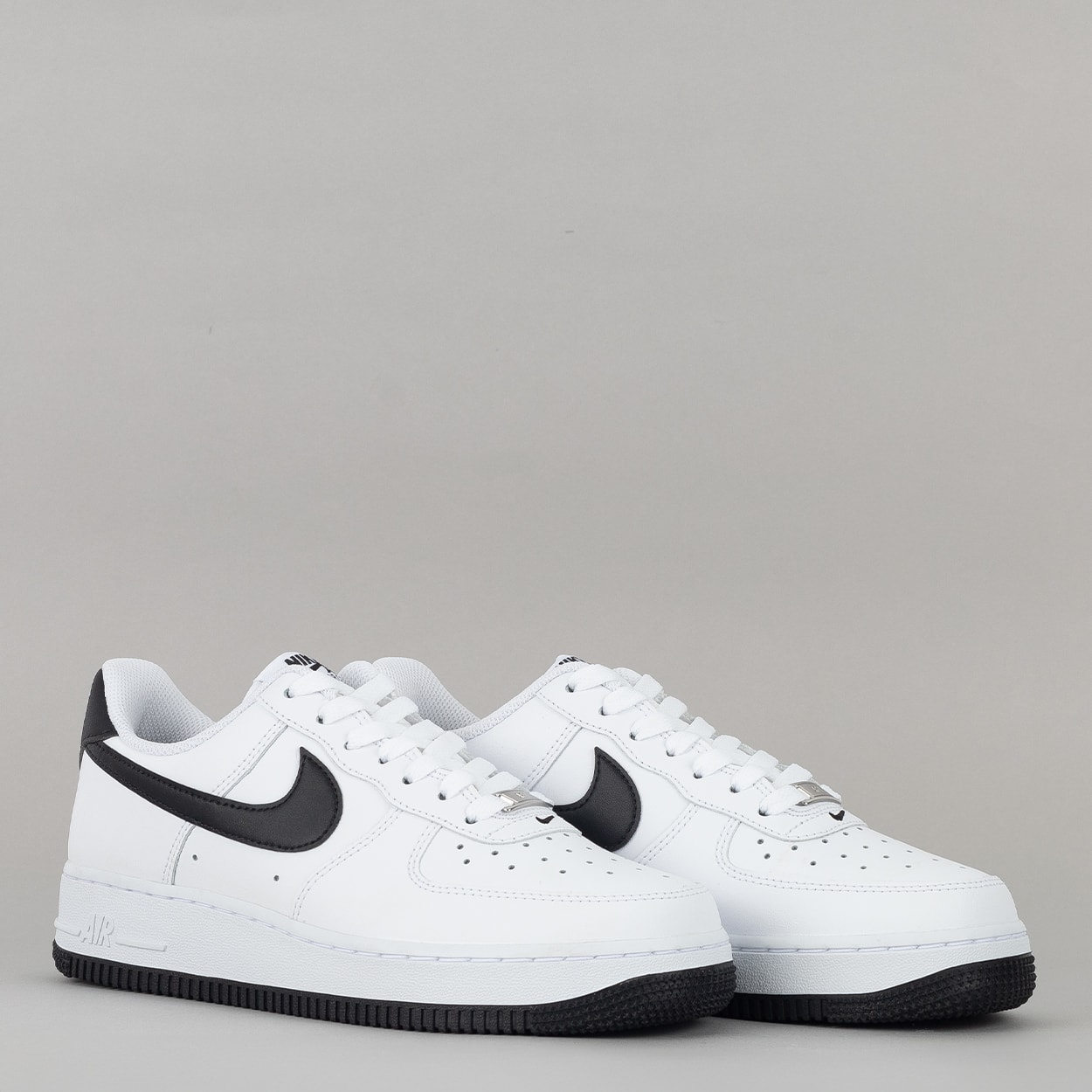 Tênis Nike Air Force 1 07 White Black FQ4296-101