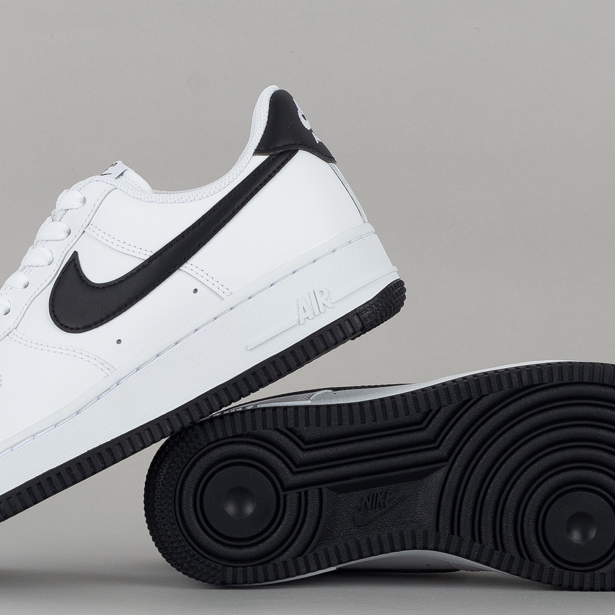 Tênis Nike Air Force 1 07 White Black FQ4296-101