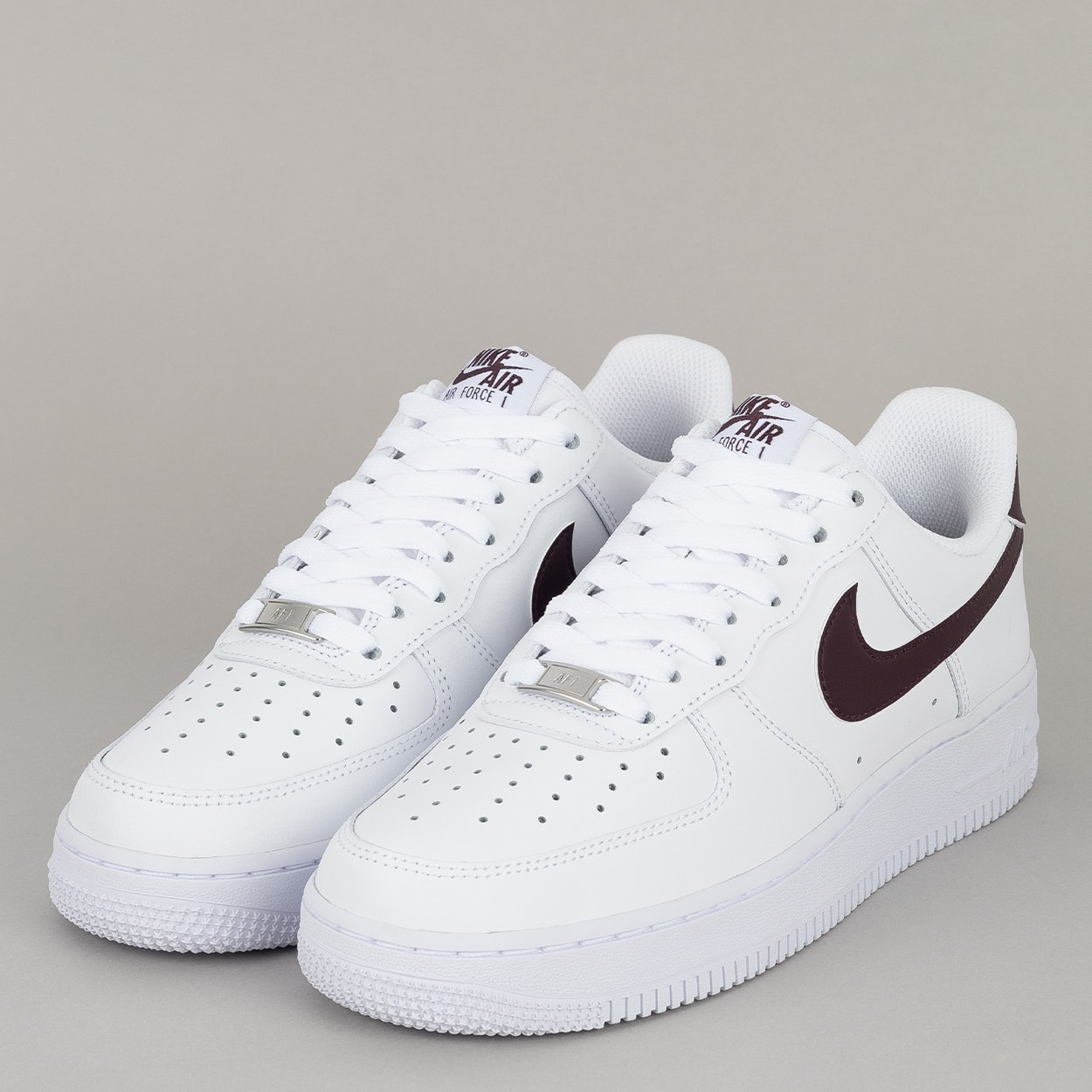 Tênis Nike Air Force 1 07 White Burgundy FJ4146-112