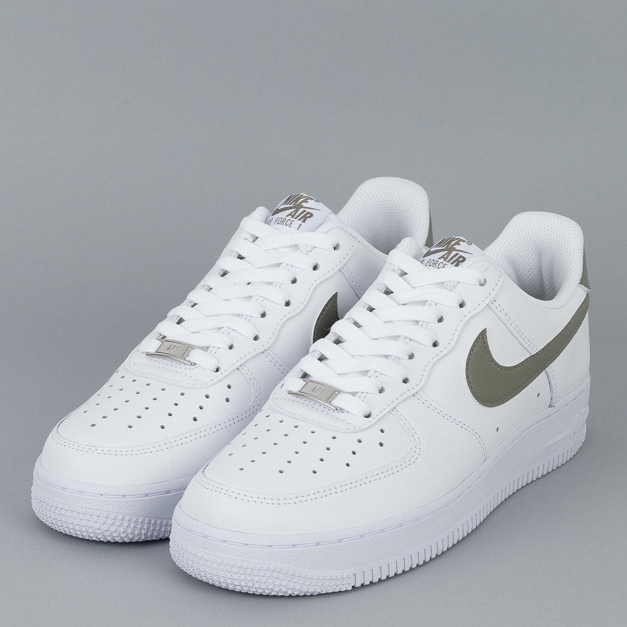 Tênis Nike Air Force 1 07 White Light Army FJ4146-116
