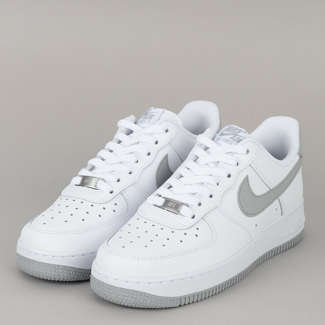 Tênis Nike Air Force 1 07 White Smoke Grey FJ4146-100