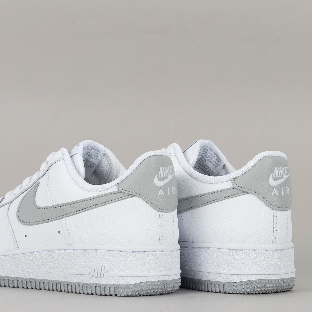 Tênis Nike Air Force 1 07 White Smoke Grey FJ4146-100