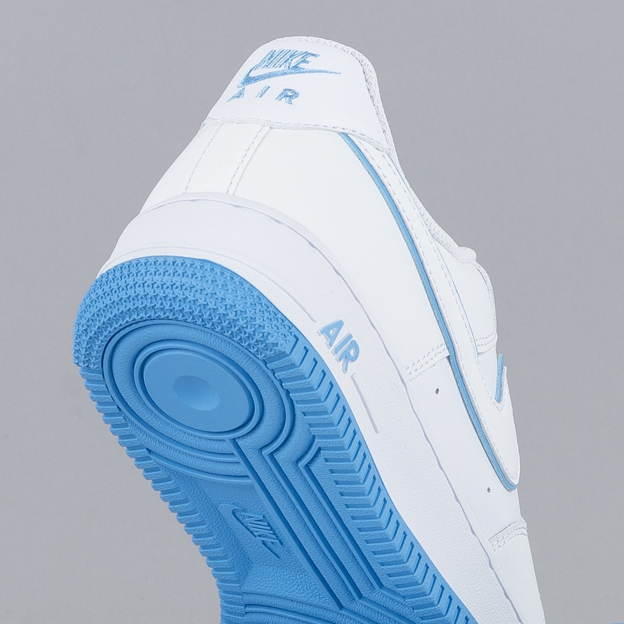 Tênis Nike Air Force 1 07 White University Blue DV0788-101