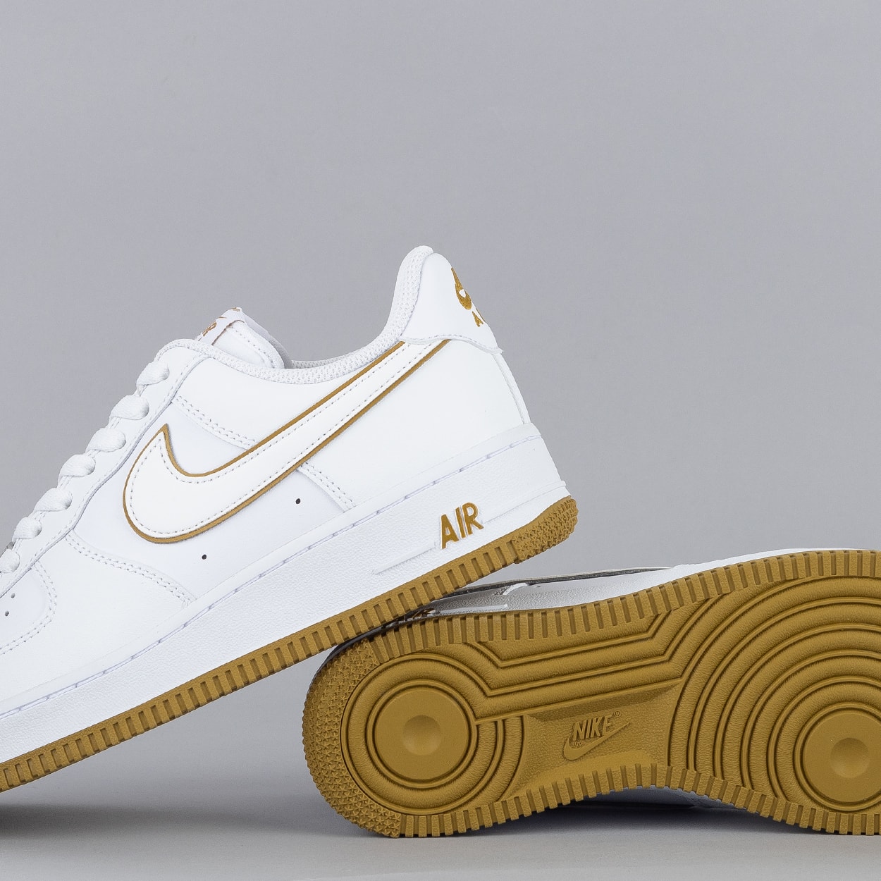 Tênis Nike Air Force 1 07 White White Bronzine DV0788-104 | Nike