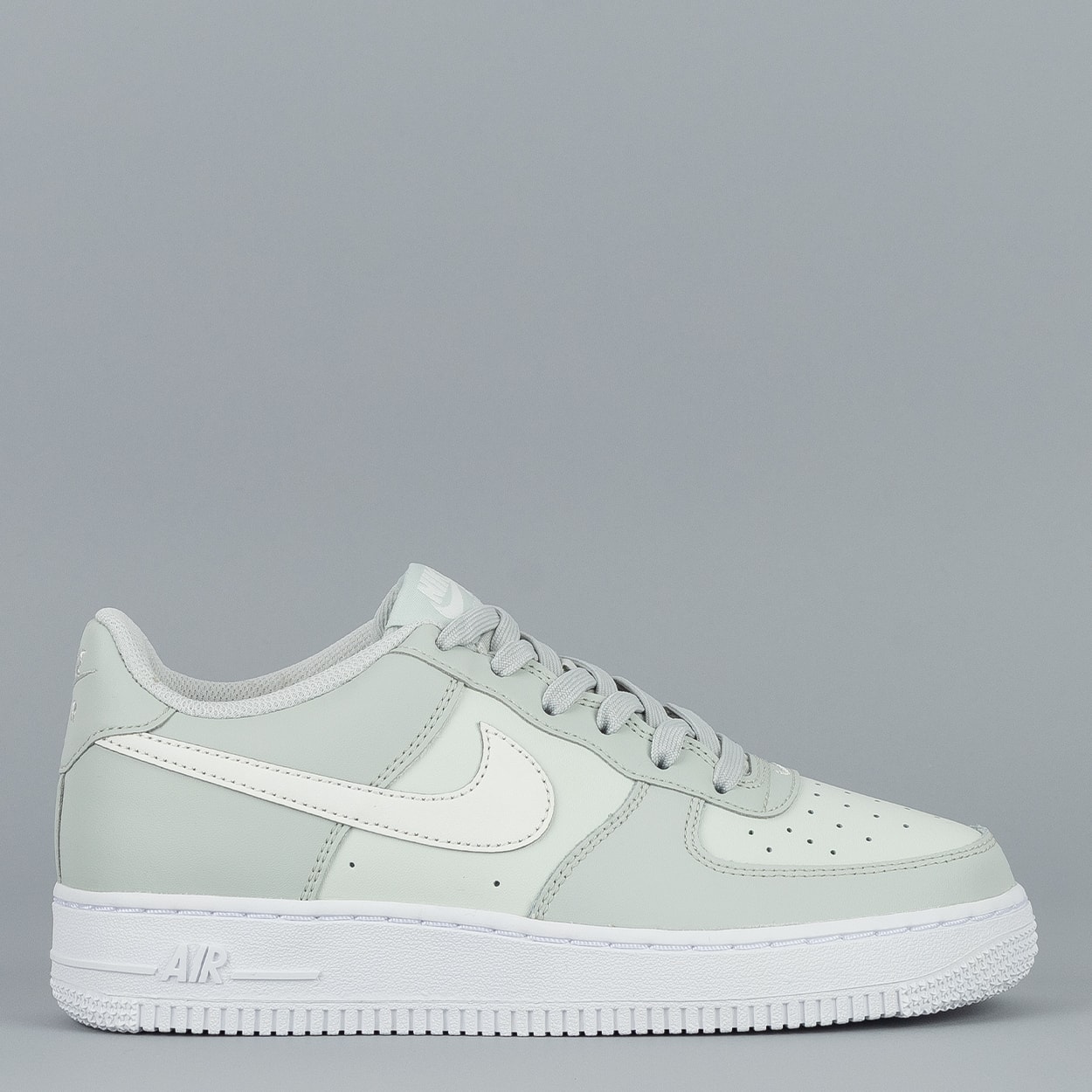 nike air force light silver