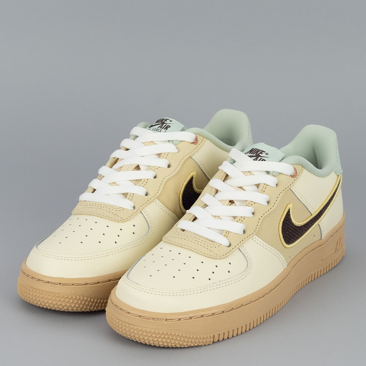 Tênis Nike Air Force 1 LV8 GS Coconut Milk HQ3473-122