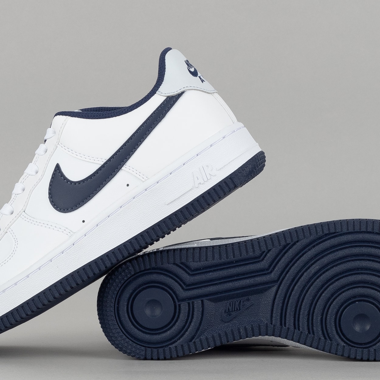 Tênis Nike Air Force 1 White Midnight Navy FV5948-104