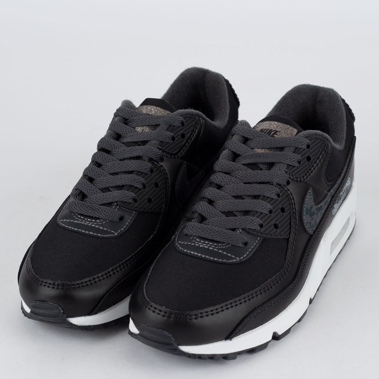 nike air max 90 black and white