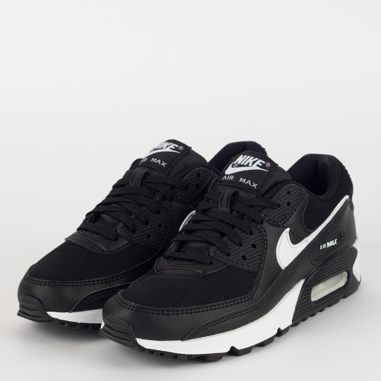 New nike air max black hot sale and white