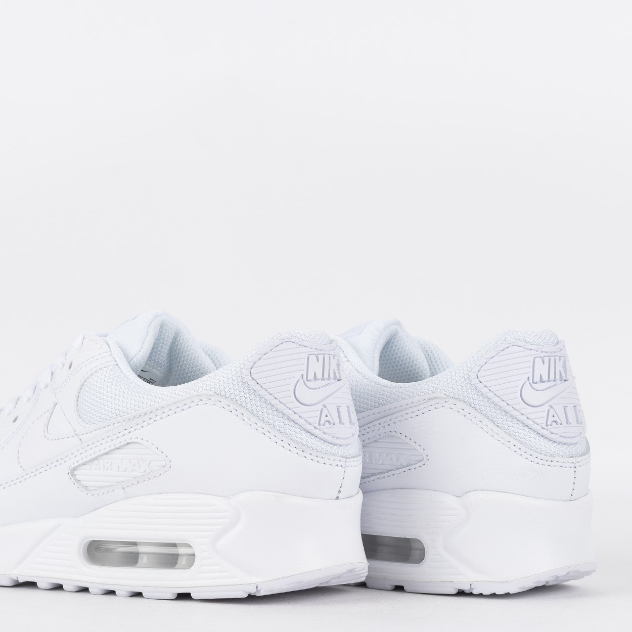 Nike air max 2024 white running shoes