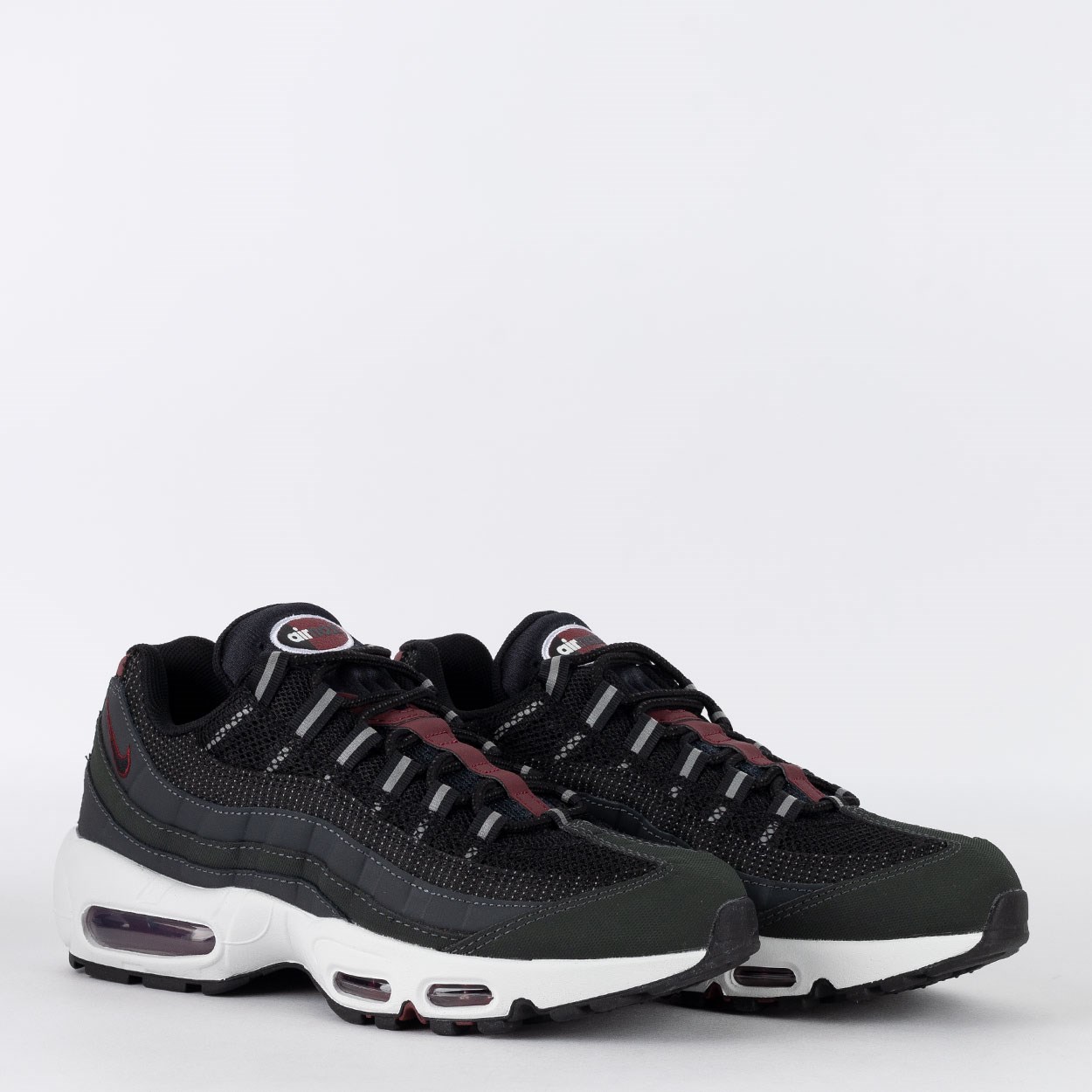 Air max 95 preto e sale vermelho