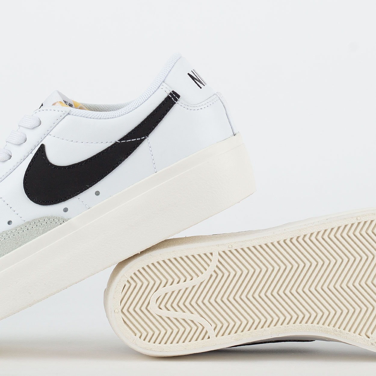 nike blazer low qs