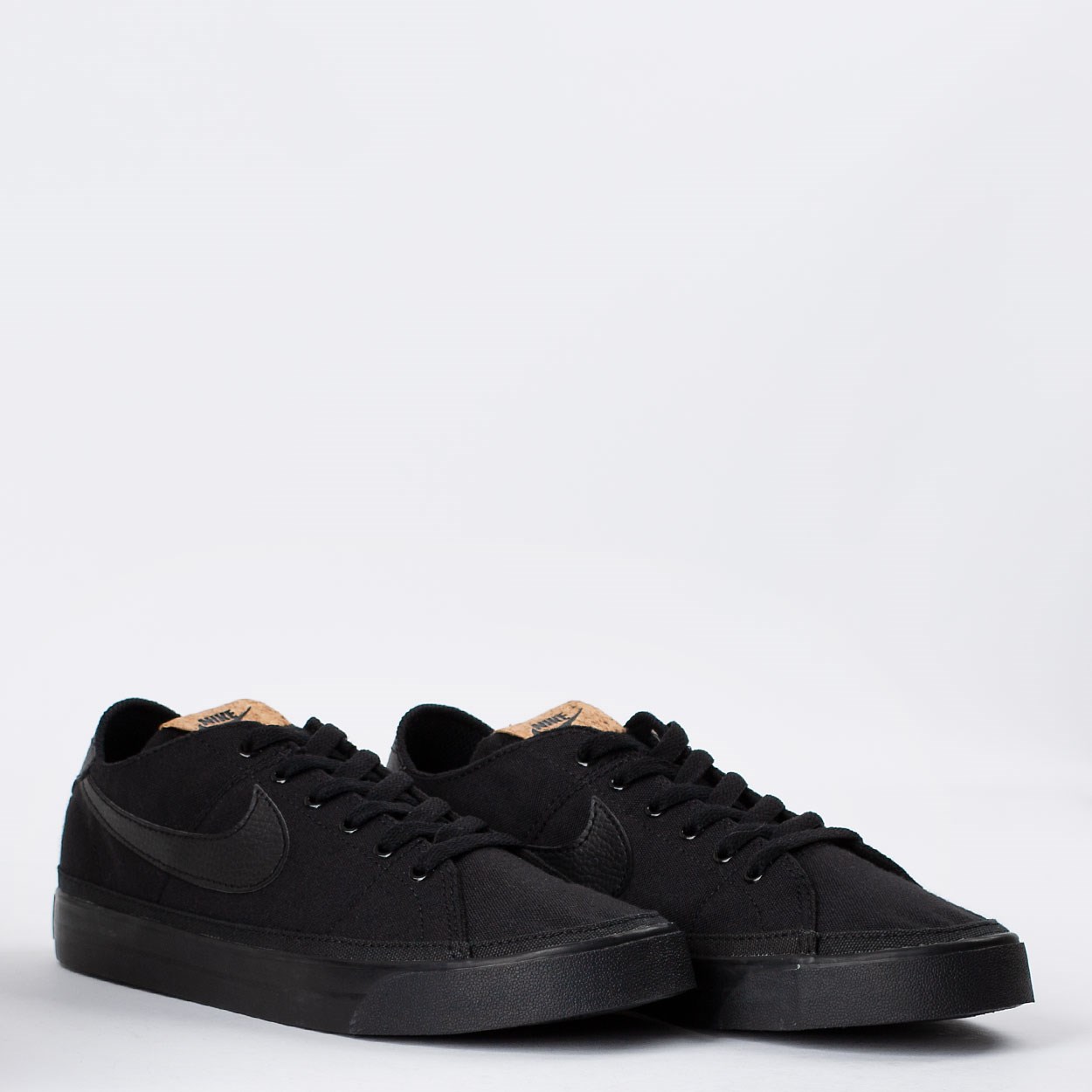 tenis nike preto masculino baixo