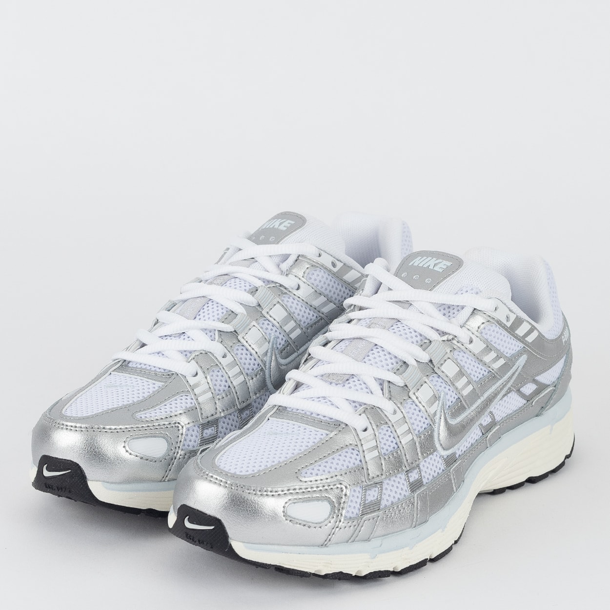 Tênis Nike P-6000 White Metallic Silver BV1021-106